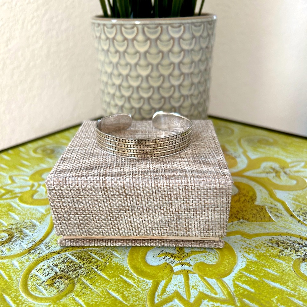 Anna Beck Classic Medium Cuff